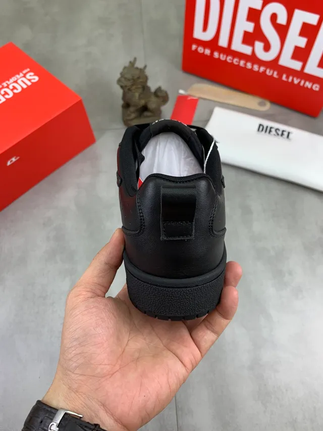 Diesel Black Red Full-Grain Leather Upper Perforated Toe Cap Lifestyle Sneakers
