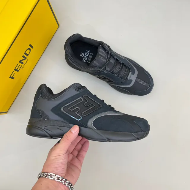 New Balance Black Gray Chunky Sculpted Midsole Mixed Suede And Mesh Upper Lifestyle Sneakers