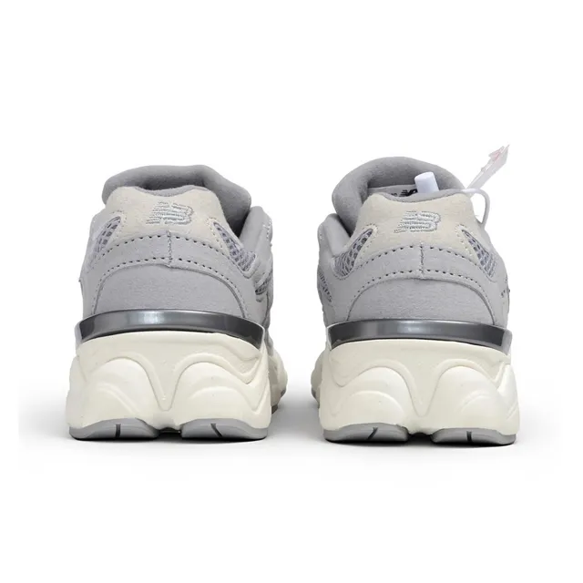 New Balance 9060 Pink Mauve Chunky Sneakers