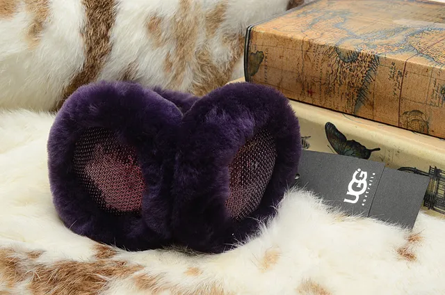 UGG Classic Black Beige Fur-Lined Shearling Interior Beanie