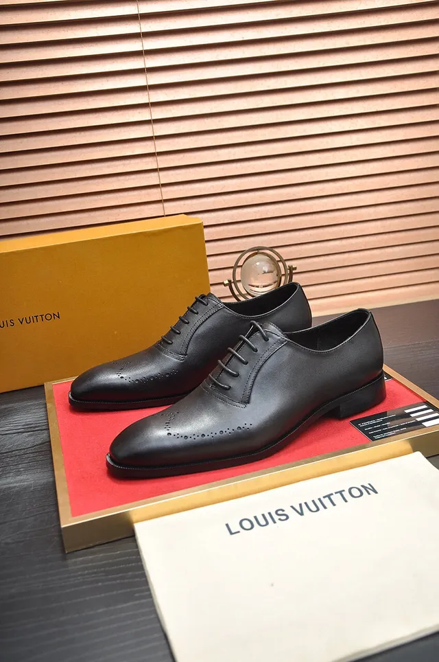 Black Leather Closed-Lace Oxford-Style Brogue