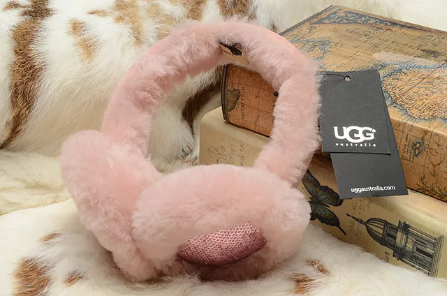 UGG Classic Black Beige Fur-Lined Shearling Interior Beanie